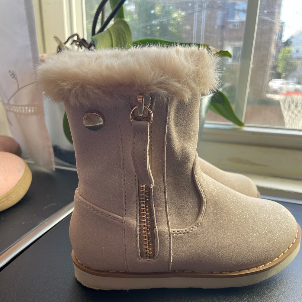 These boots is a must for your baby!